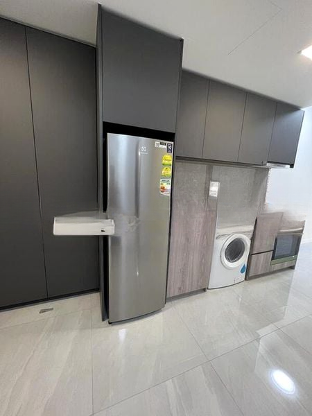 RIVERFRONT RESIDENCES 5