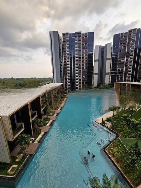 RIVERFRONT RESIDENCES 7