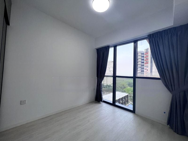 RIVERFRONT RESIDENCES 5