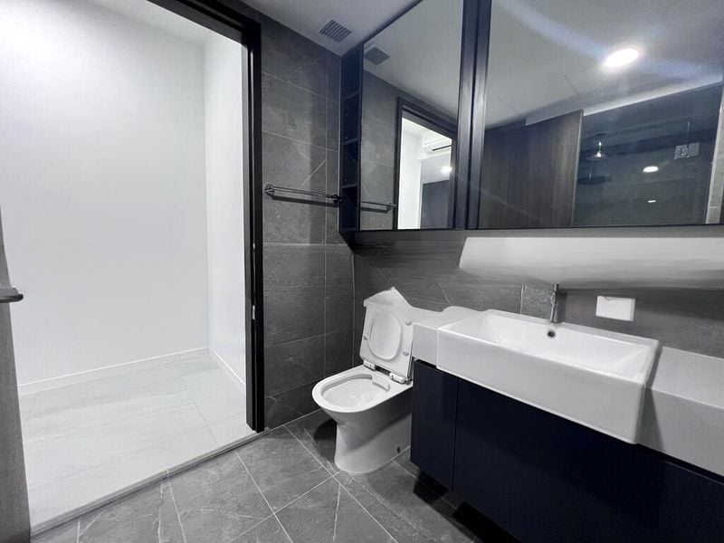 RIVERFRONT RESIDENCES 3