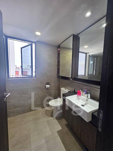 RIVERFRONT RESIDENCES 10