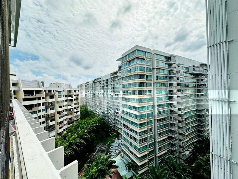 THE LAKEFRONT RESIDENCES 2