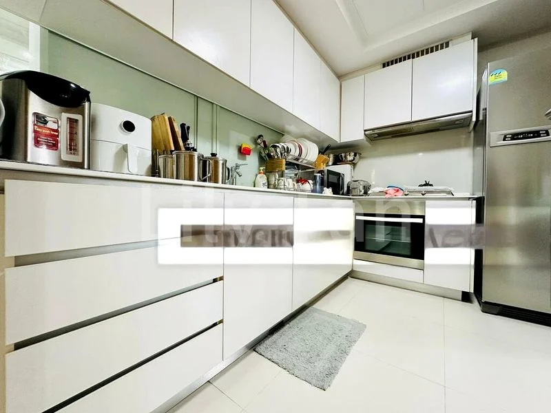 THE LAKEFRONT RESIDENCES 4