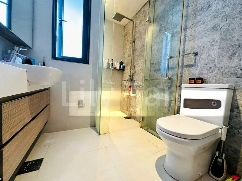 THE LAKEFRONT RESIDENCES 6