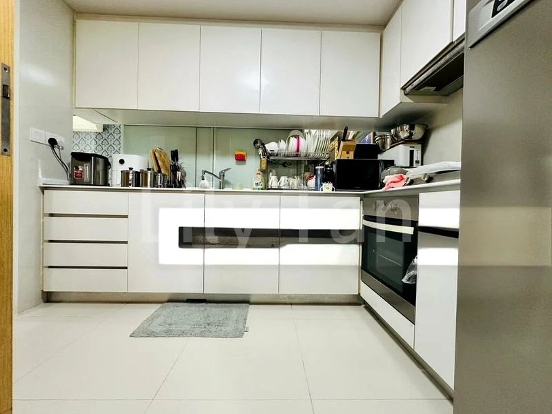 THE LAKEFRONT RESIDENCES 7