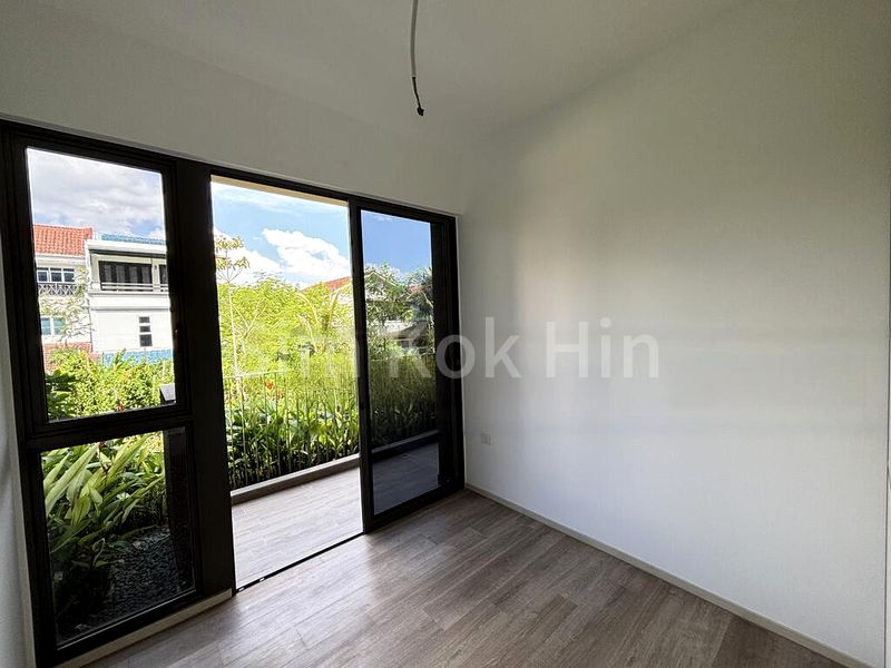 THE WATERGARDENS AT CANBERRA 9