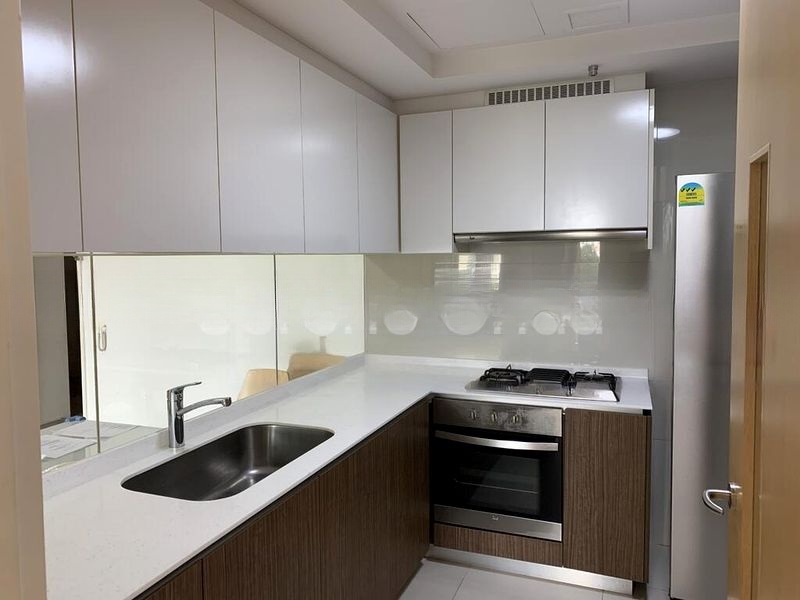 THE LAKEFRONT RESIDENCES 4