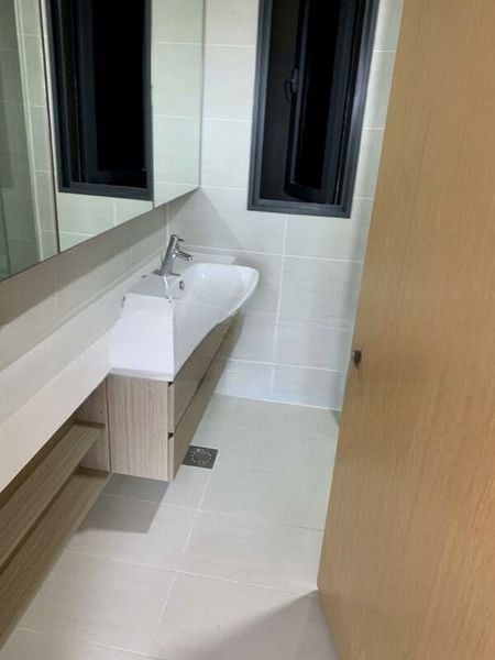 THE LAKEFRONT RESIDENCES 5