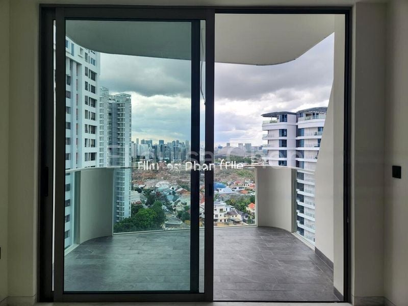 COASTLINE RESIDENCES 5