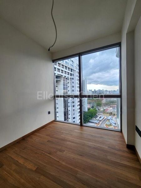 COASTLINE RESIDENCES 12