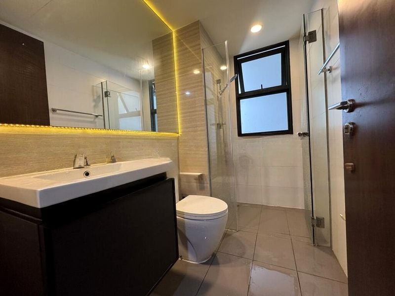RIVERPARC RESIDENCE 5