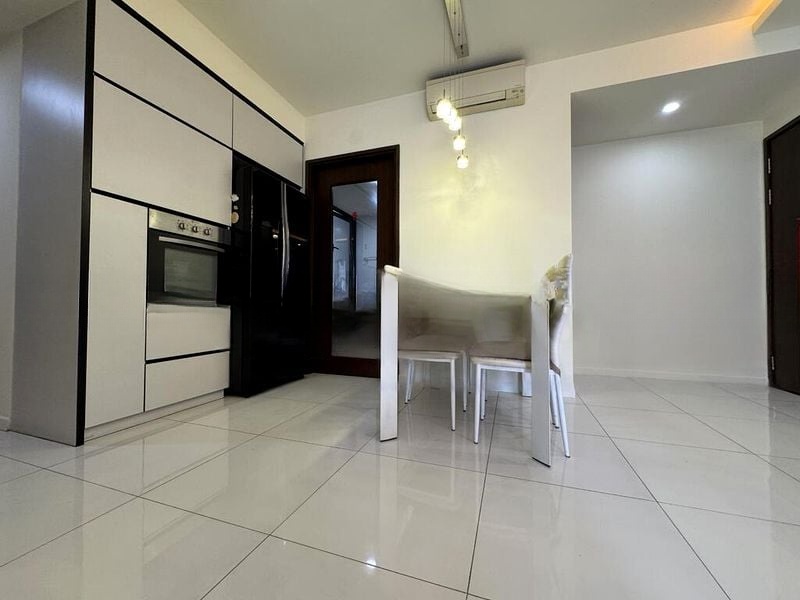 RIVERPARC RESIDENCE 12