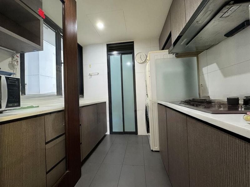 RIVERPARC RESIDENCE 10