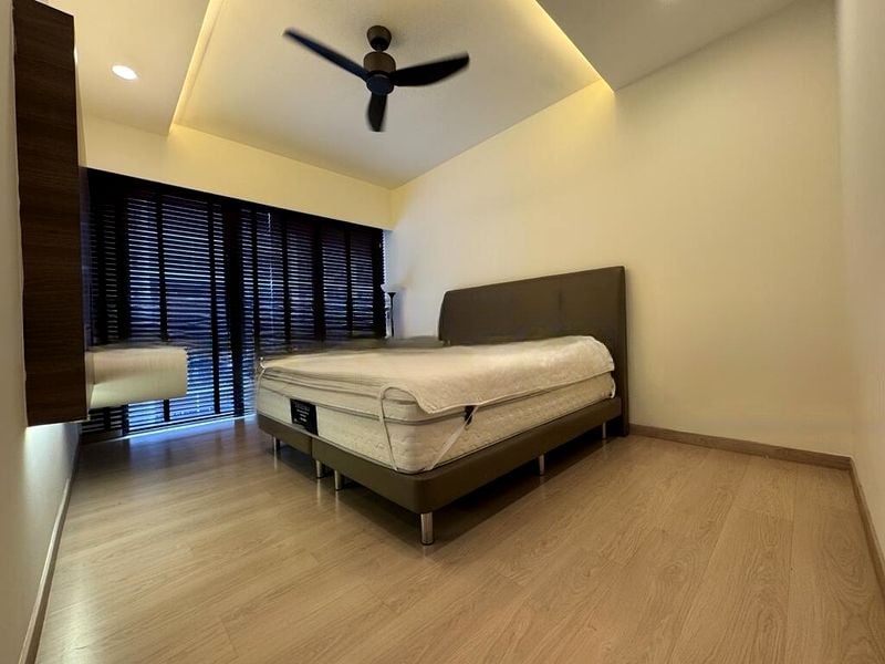 RIVERPARC RESIDENCE 8