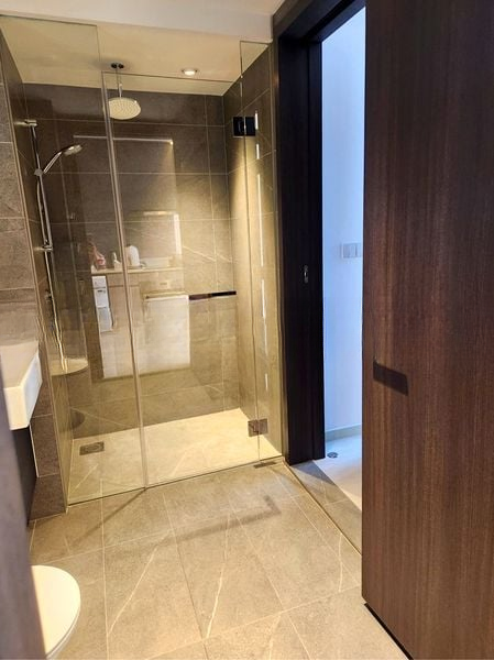 RIVERFRONT RESIDENCES 6