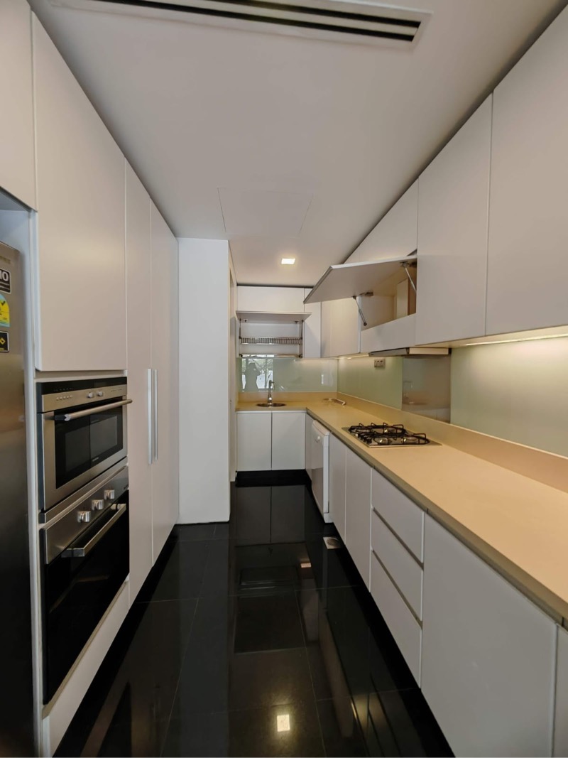 HOLLAND MEWS 12