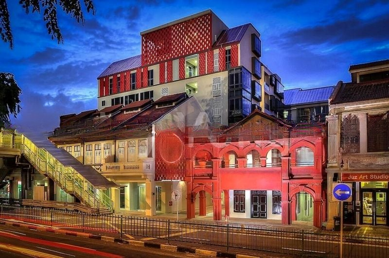 THE RED HOUSE 6