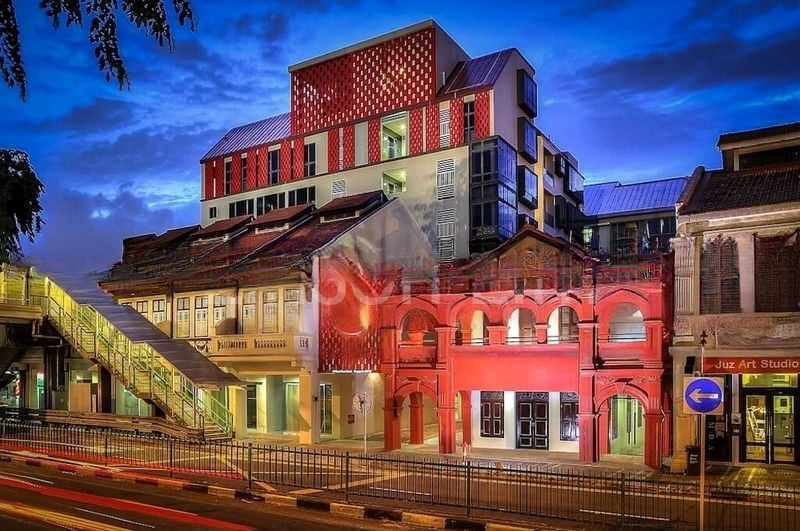 THE RED HOUSE 6