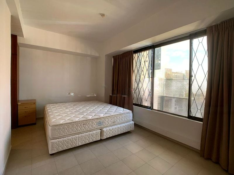 INTERNATIONAL PLAZA 8