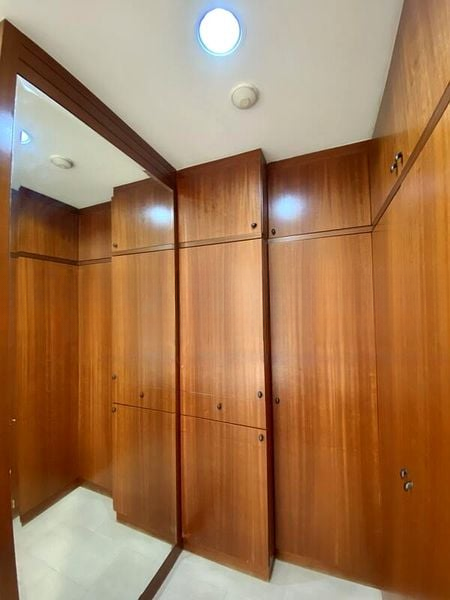 INTERNATIONAL PLAZA 7