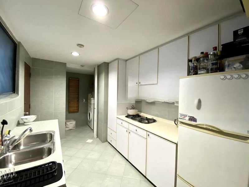 INTERNATIONAL PLAZA 5