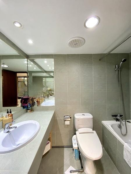 INTERNATIONAL PLAZA 2