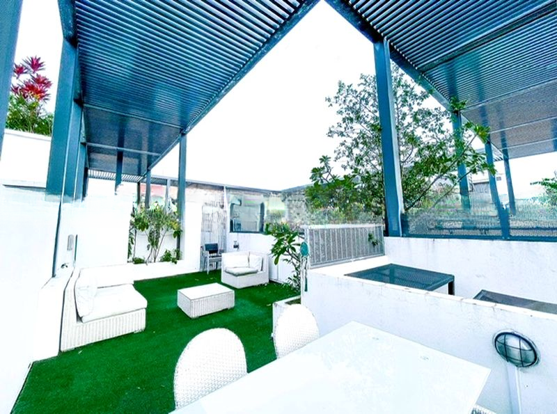 SUITES 28 5