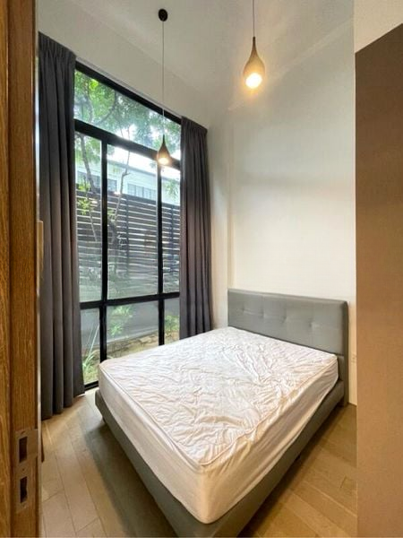 THE ENCLAVE . HOLLAND 3