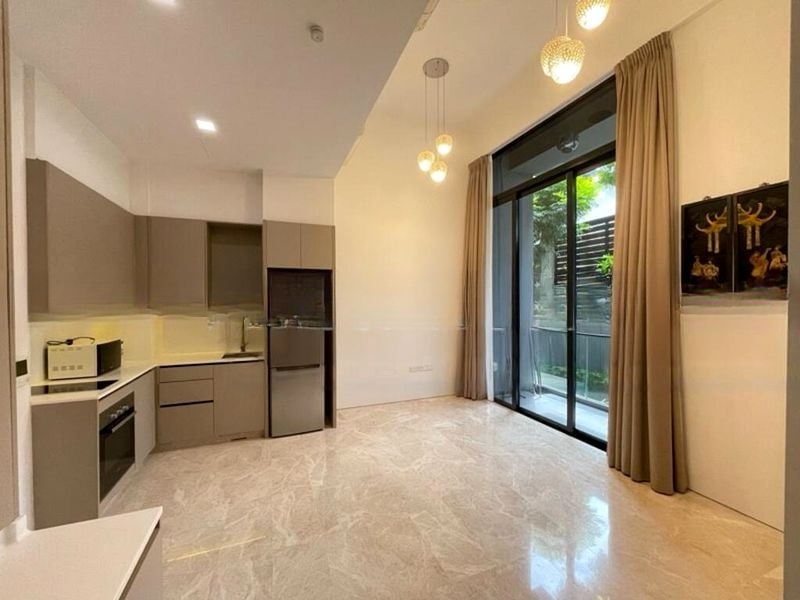 THE ENCLAVE . HOLLAND 6