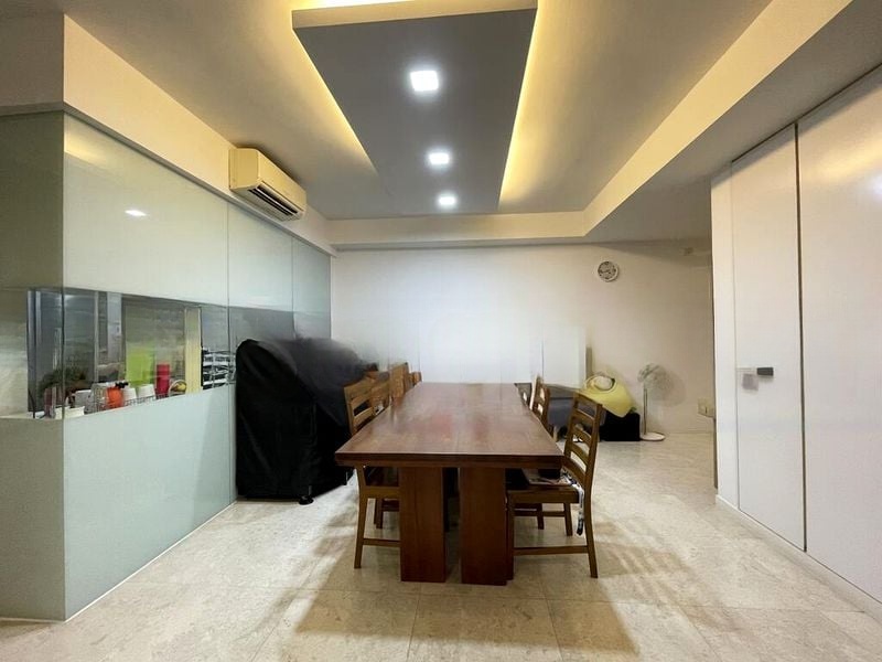 THE LAKEFRONT RESIDENCES 7