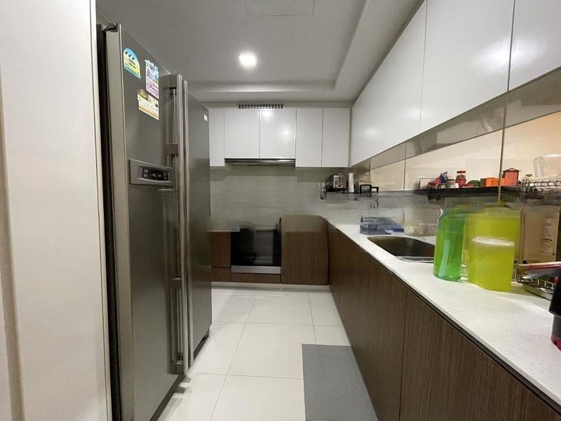 THE LAKEFRONT RESIDENCES 6