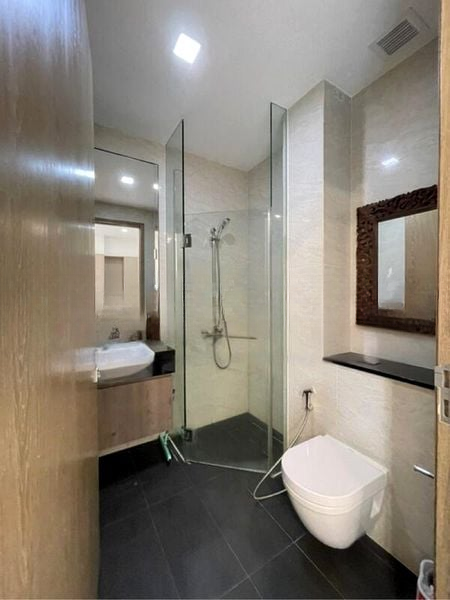 THE ENCLAVE . HOLLAND 2