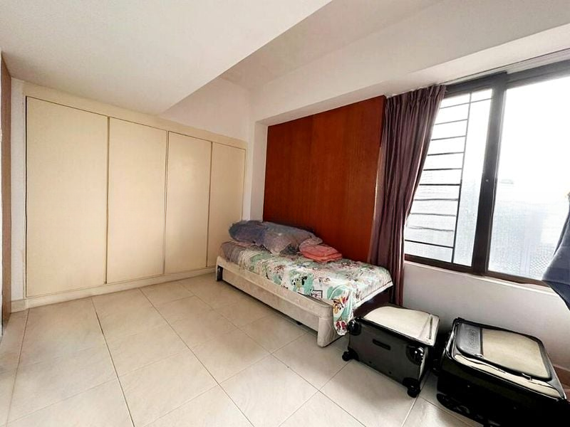 INTERNATIONAL PLAZA 4