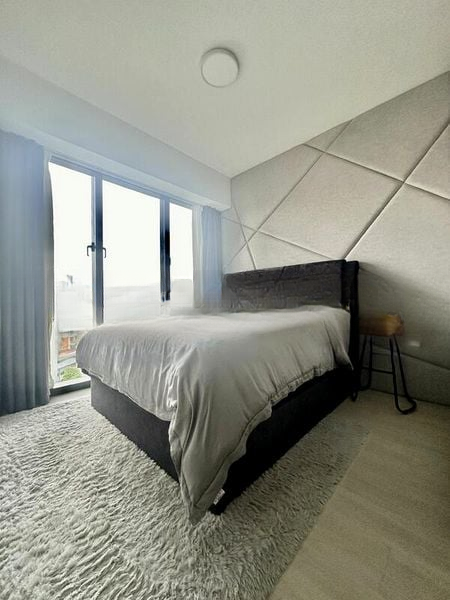 RIVERFRONT RESIDENCES 5