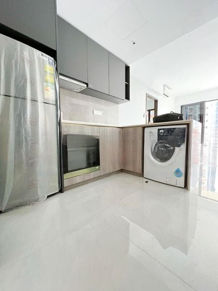 RIVERFRONT RESIDENCES 6