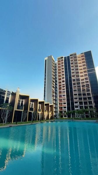 RIVERFRONT RESIDENCES 4