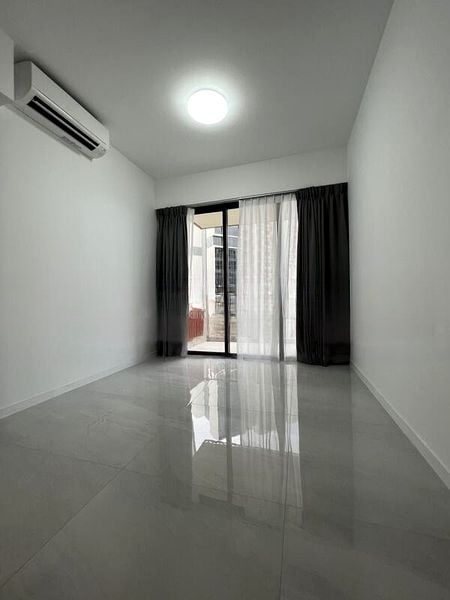 RIVERFRONT RESIDENCES 11