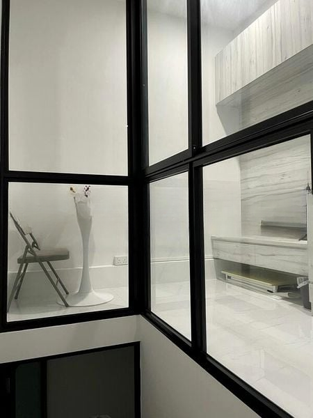 PARK 1 SUITES 9
