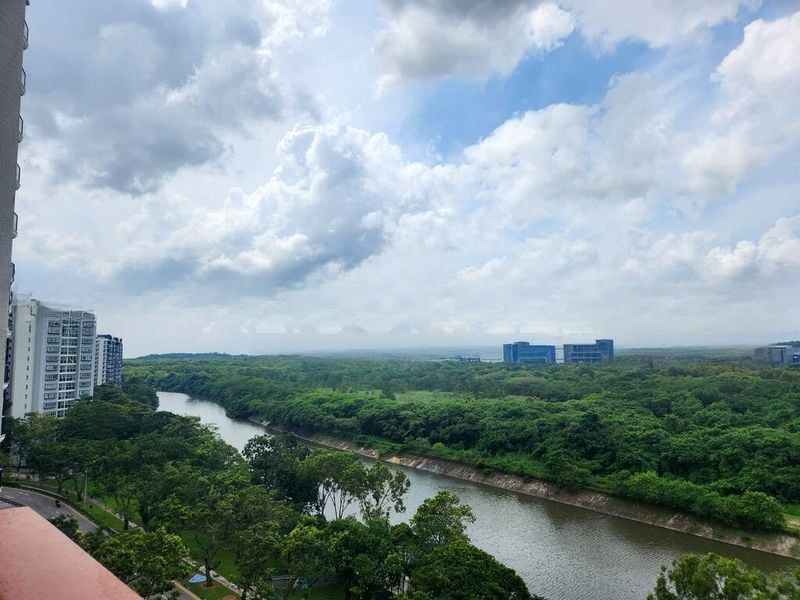 RIVERFRONT RESIDENCES 10