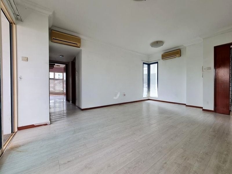 AQUARIUS BY THE PARK 4