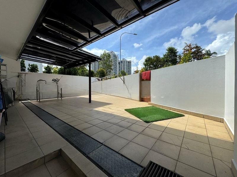 EIS RESIDENCES 14