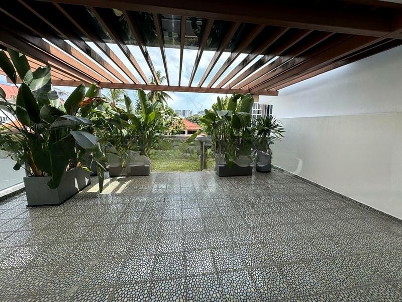 EIS RESIDENCES 1