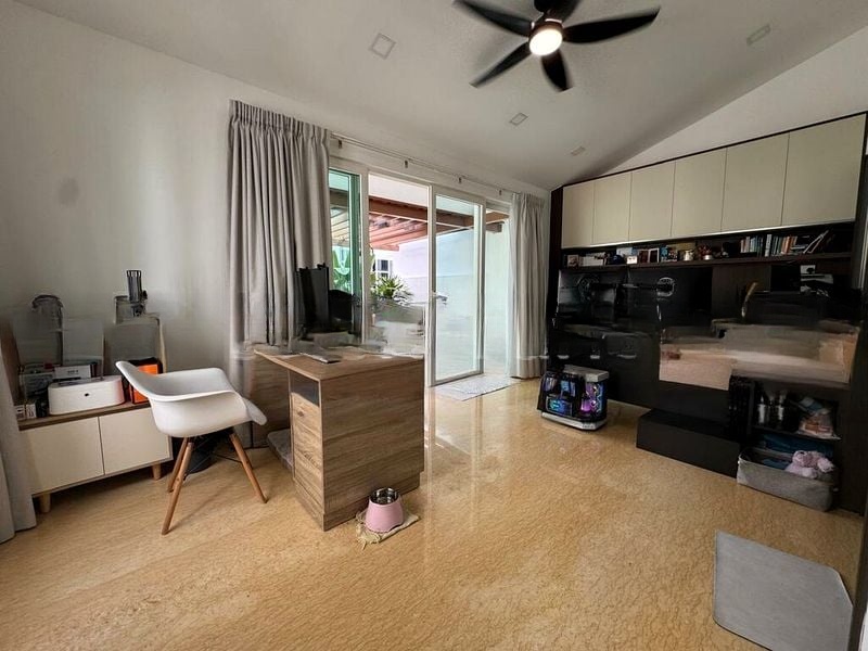 EIS RESIDENCES 4
