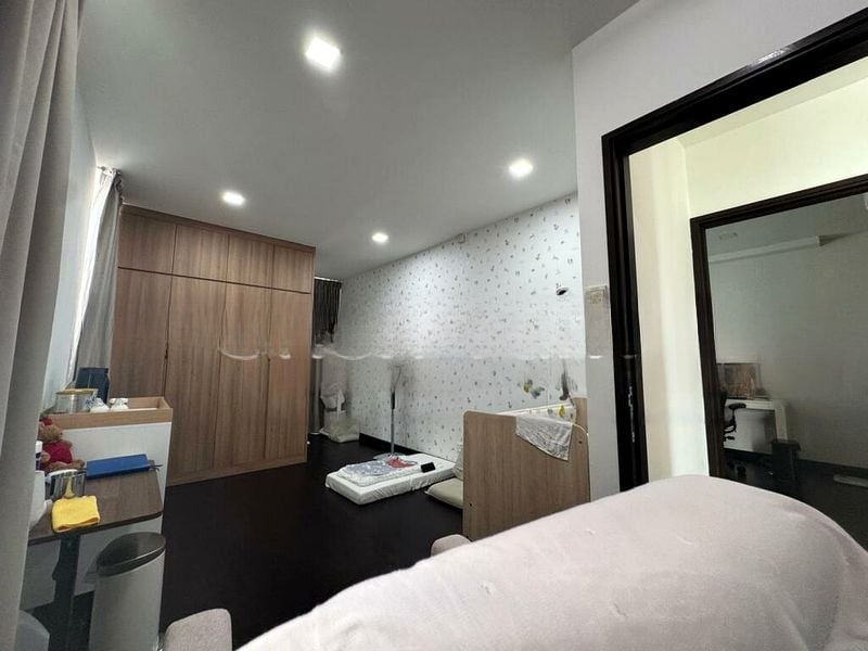 EIS RESIDENCES 10