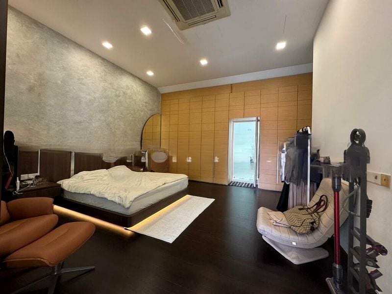 EIS RESIDENCES 3