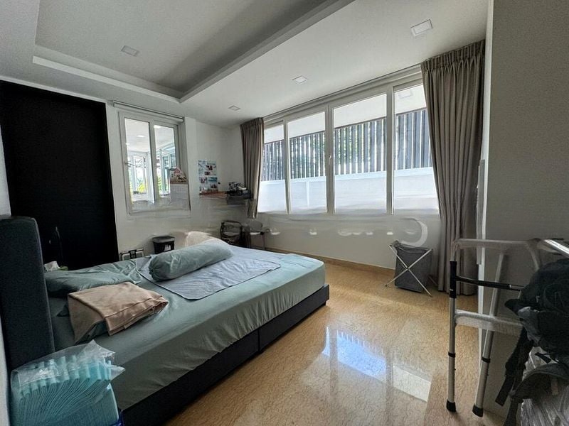 EIS RESIDENCES 13