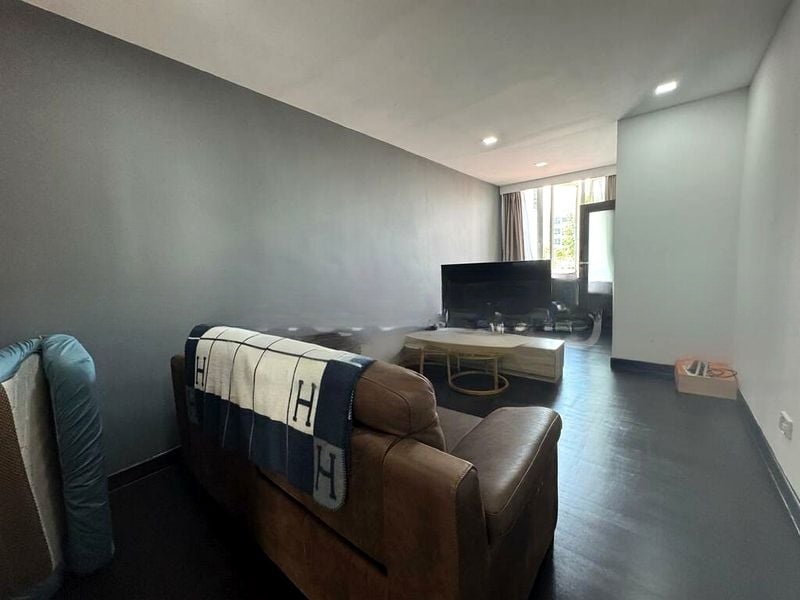 EIS RESIDENCES 7