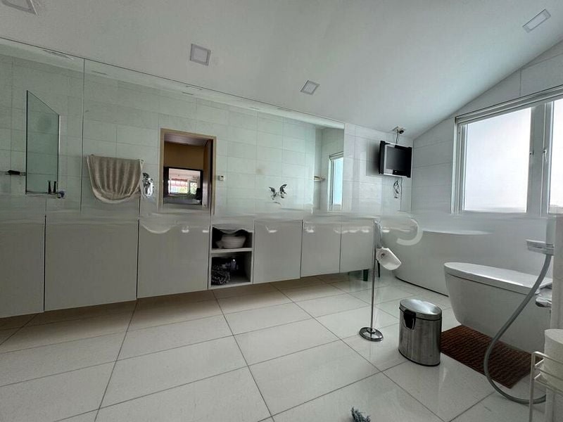 EIS RESIDENCES 2