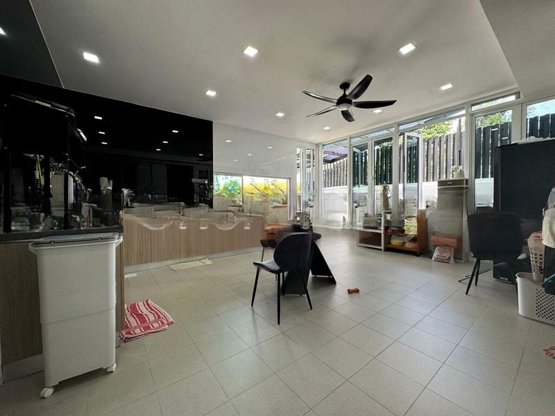EIS RESIDENCES 15