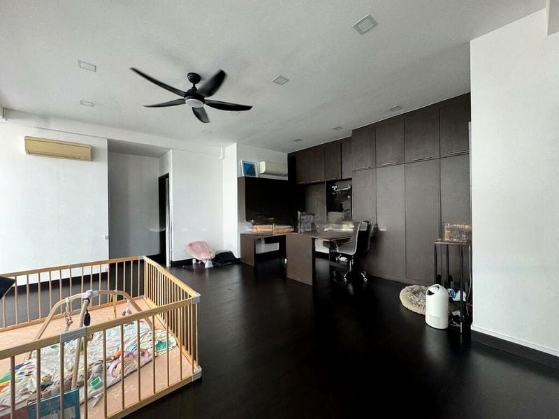 EIS RESIDENCES 11
